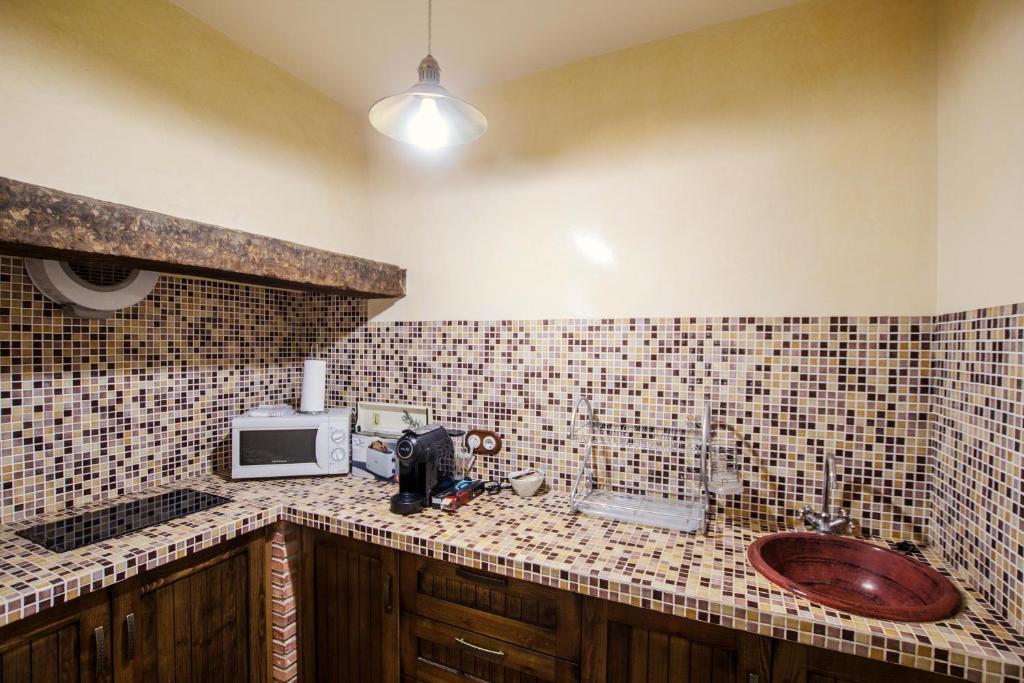 Una cocina o zona de cocina en Alojamientos Rurales los Albardinales
