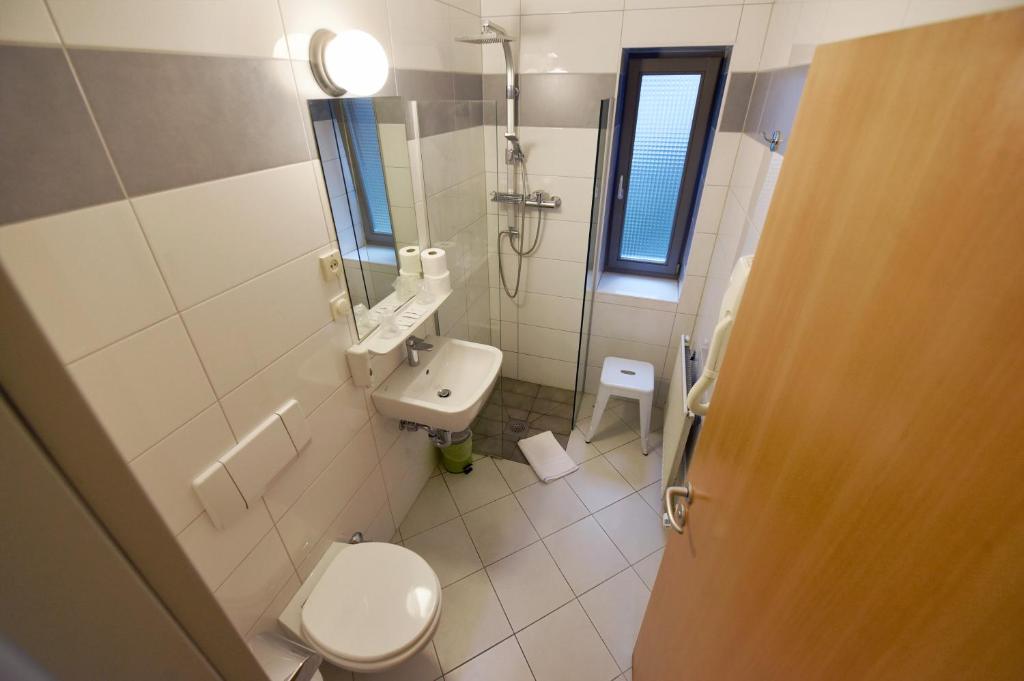 Un baño de Hotel Korotan