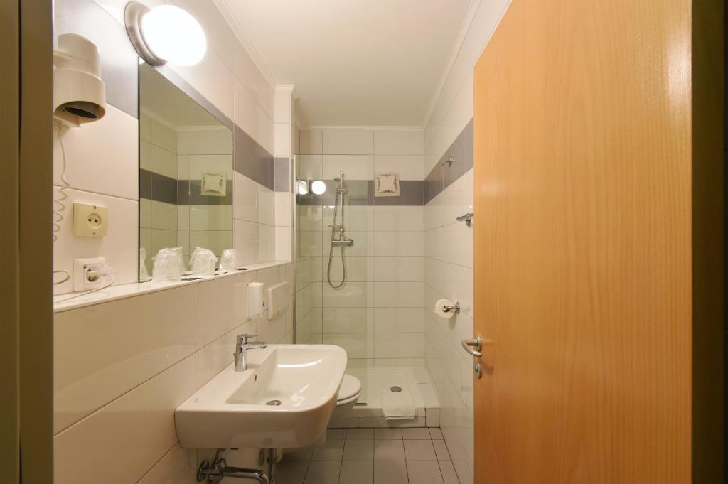 Un baño de Hotel Korotan