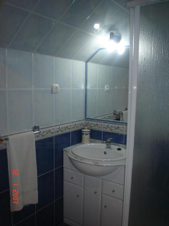 Dinas Guesthouse - 2