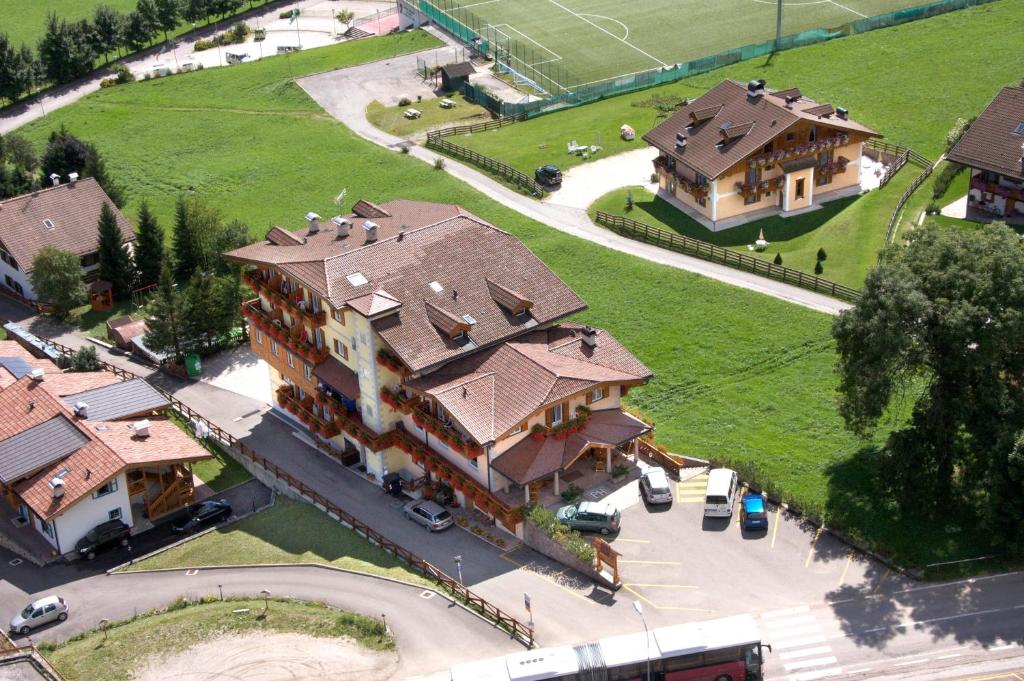 The surrounding neighborhood or a neighborhood close to a szállodákat