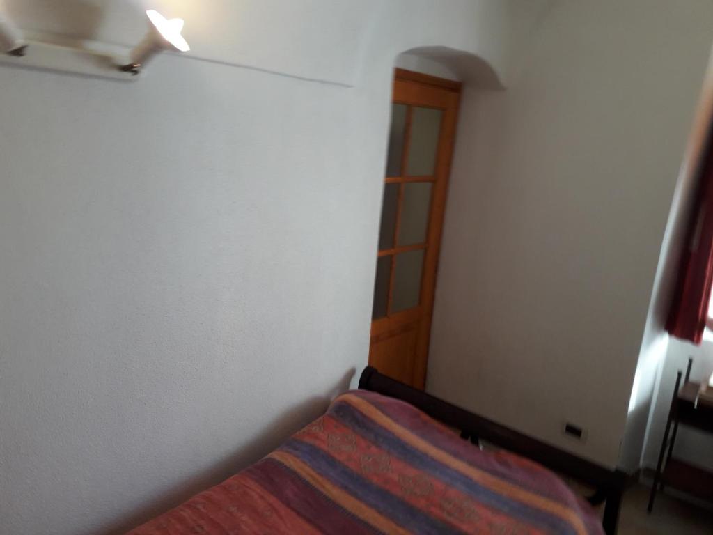 A bed or beds in a room at Antica Casa in Pietra