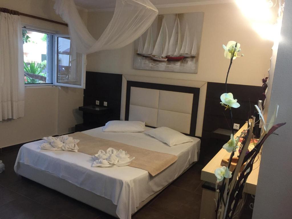 Postel nebo postele na pokoji v ubytování Hotel Alexandros II