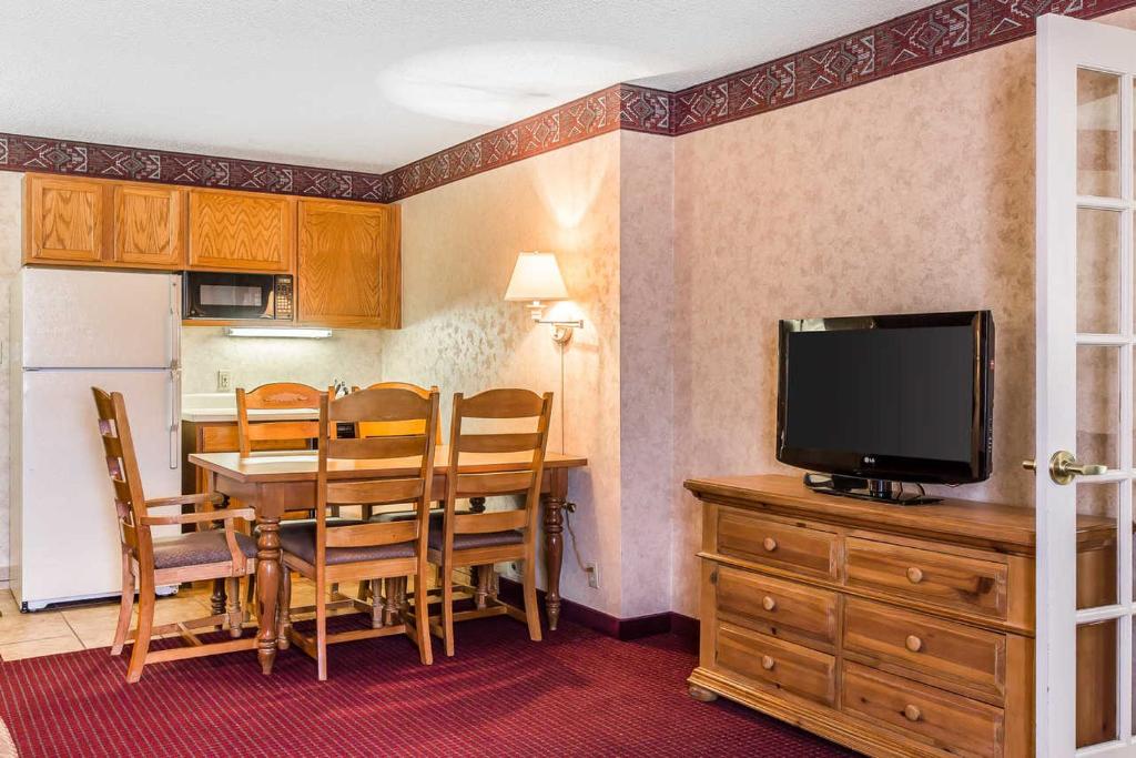 Quality Inn & Suites - Suite Doble Con Dos Camas Dobles: No Fumar