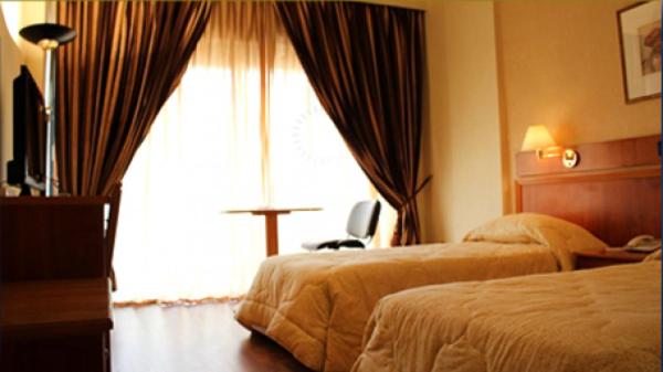 Postel nebo postele na pokoji v ubytování Charles Hotel
