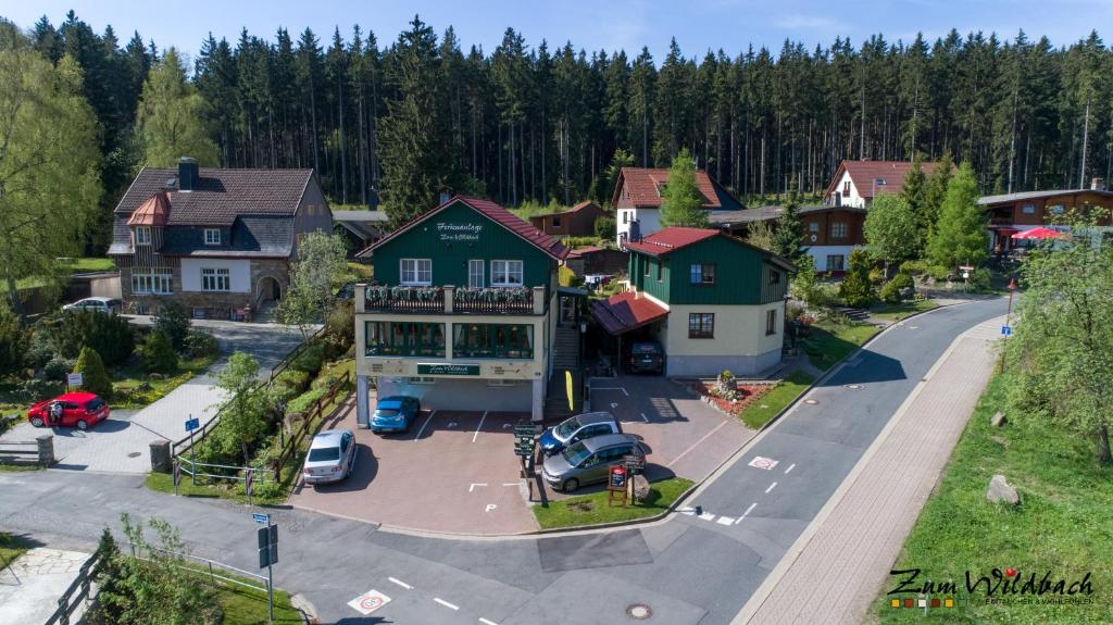 an aerial view of a house with a parking lot at Ferienanlage Zum Wildbach Schierke in Schierke