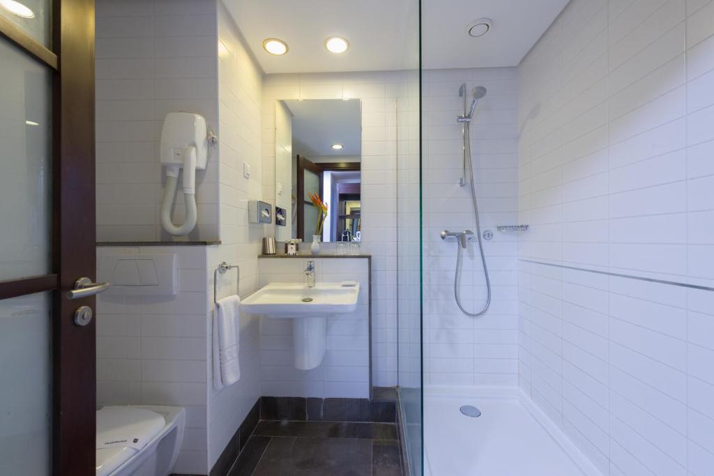 Koupelna v ubytování Le Corail Suites Hotel