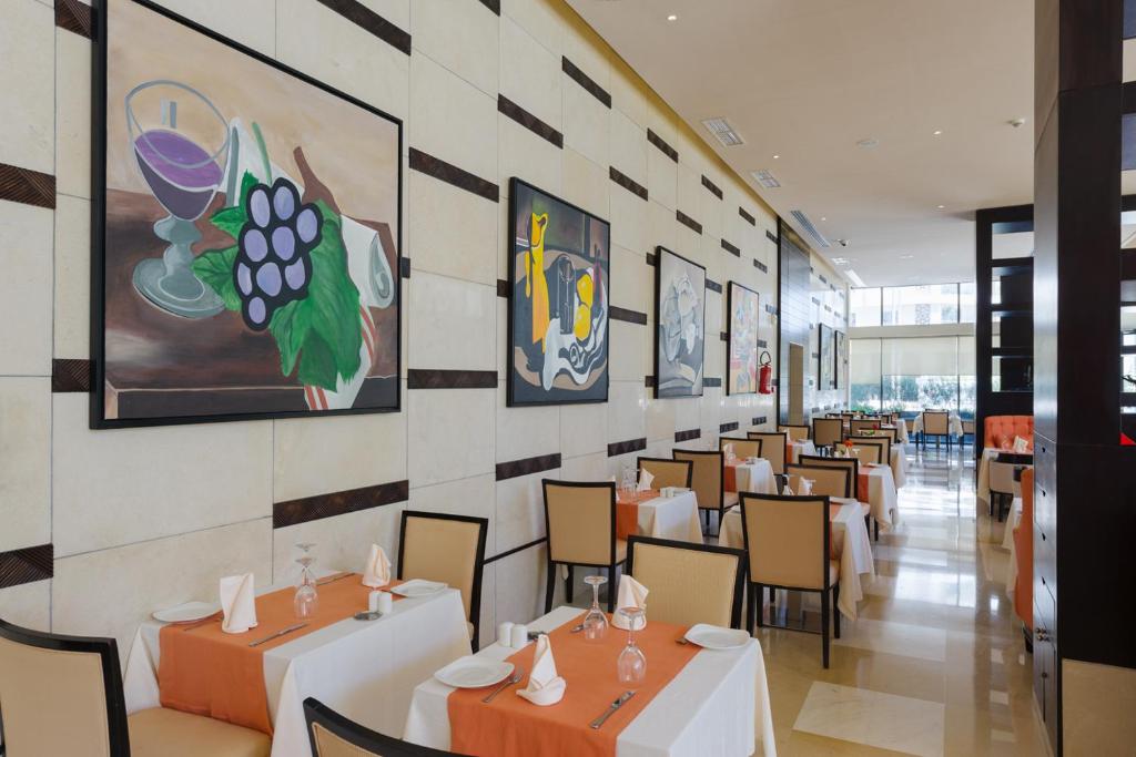 Restaurace v ubytování Le Corail Suites Hotel