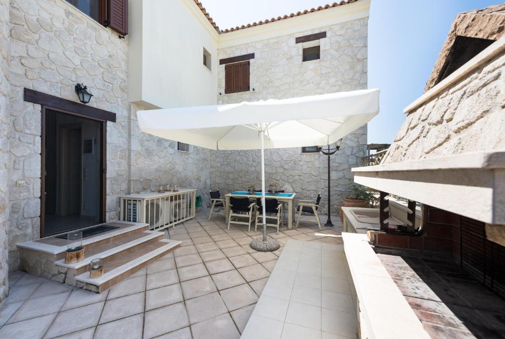 Balkón nebo terasa v ubytování Siviri Villa J&B by Luxlikehome