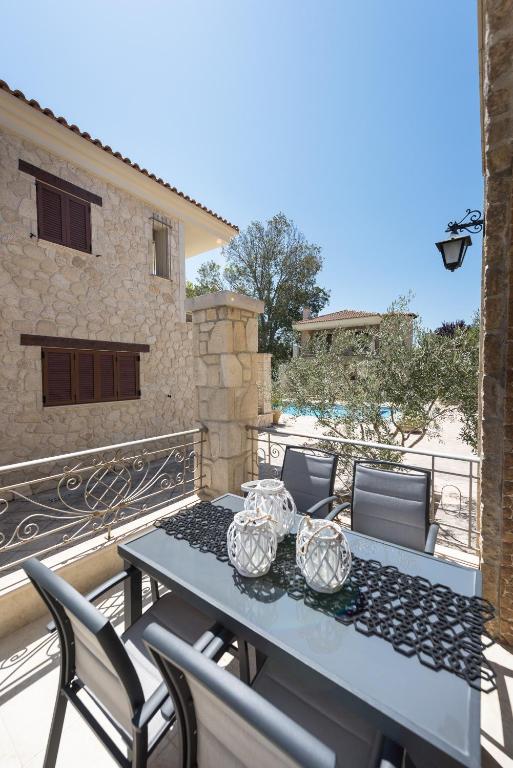 Balkón nebo terasa v ubytování Siviri Villa J&B by Luxlikehome