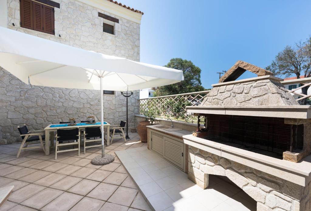 Balkón nebo terasa v ubytování Siviri Villa J&B by Luxlikehome