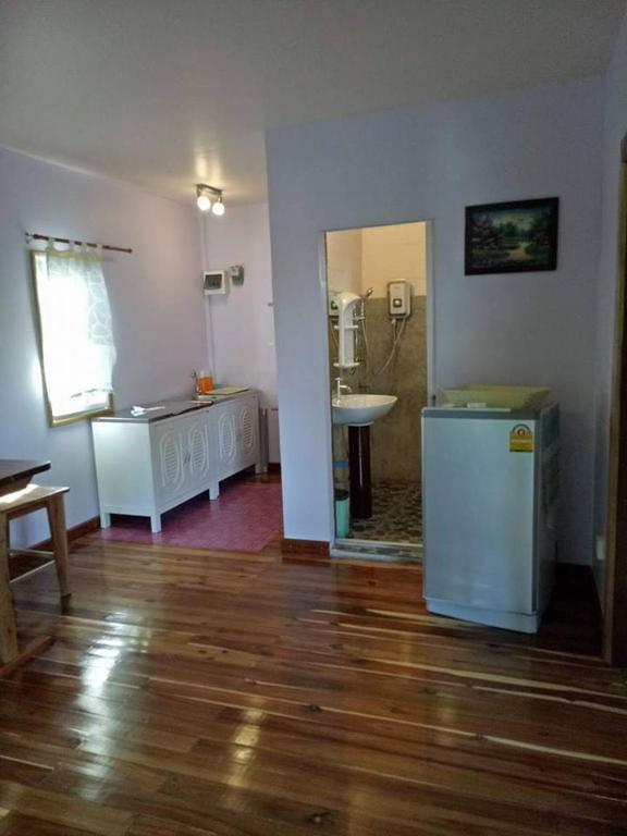 Kuchyň nebo kuchyňský kout v ubytování Boons Bungalow Ban Krut