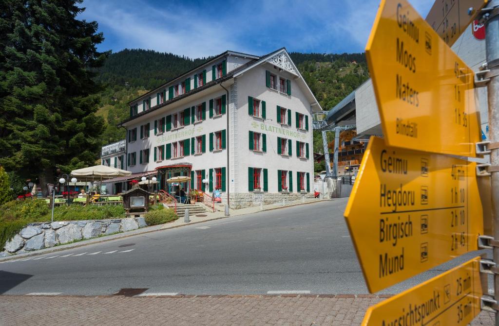 Nespecifikovaný výhled na hory nebo výhled na hory při pohledu z hotelu
