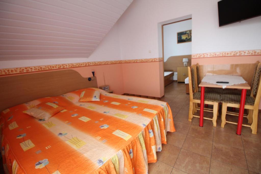 Villa Clipper - 5 minut od plaży - Triple Room With Terrace