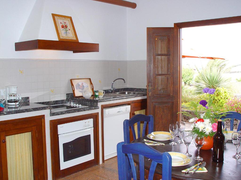 Kuchyň nebo kuchyňský kout v ubytování Casa Rural Finca Isabel