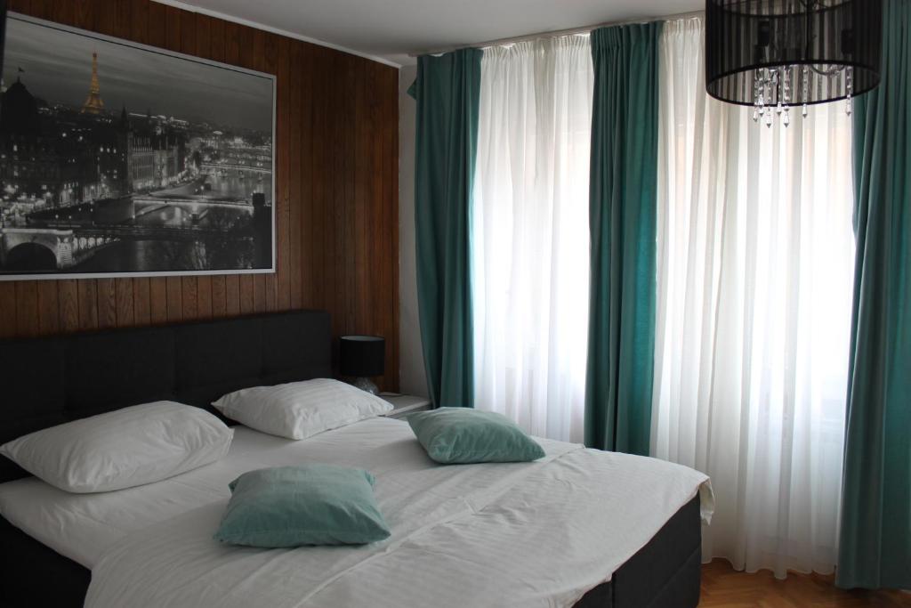 Postel nebo postele na pokoji v ubytování Apartman National