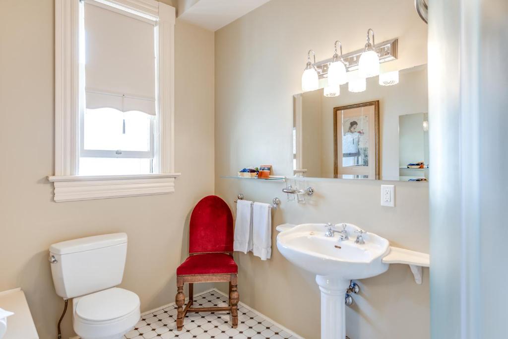 O Canada House Bed & Breakfast - King Room