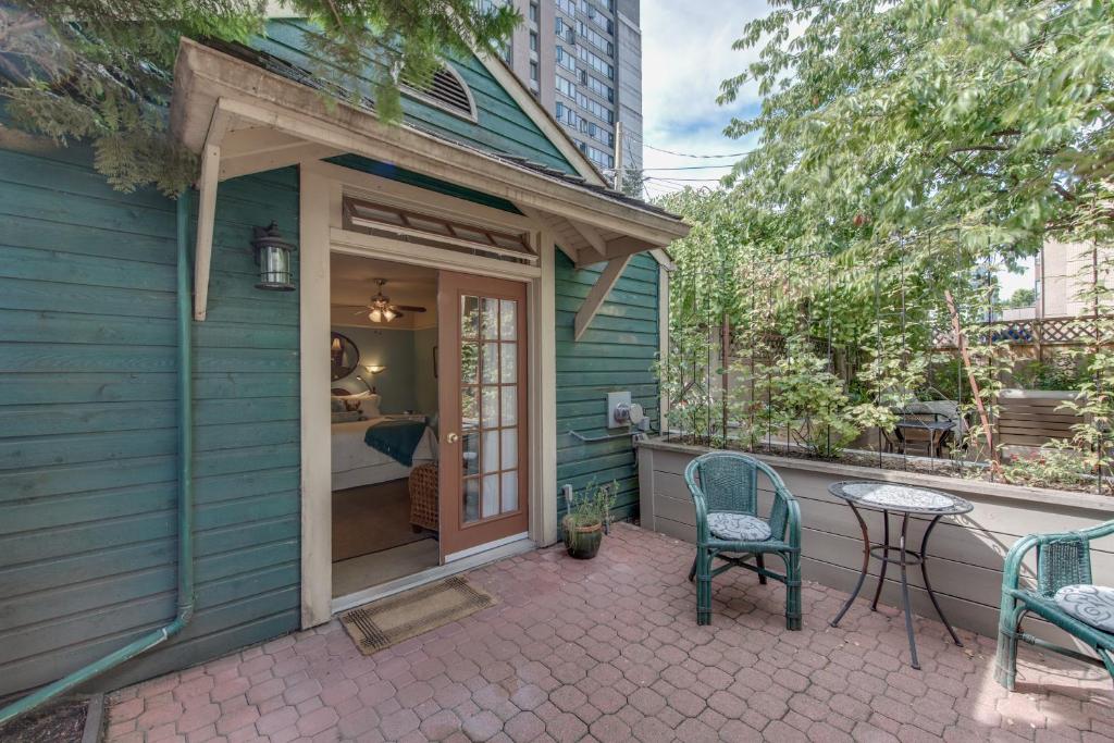 O Canada House Bed & Breakfast - Queen Room Mit Terrasse