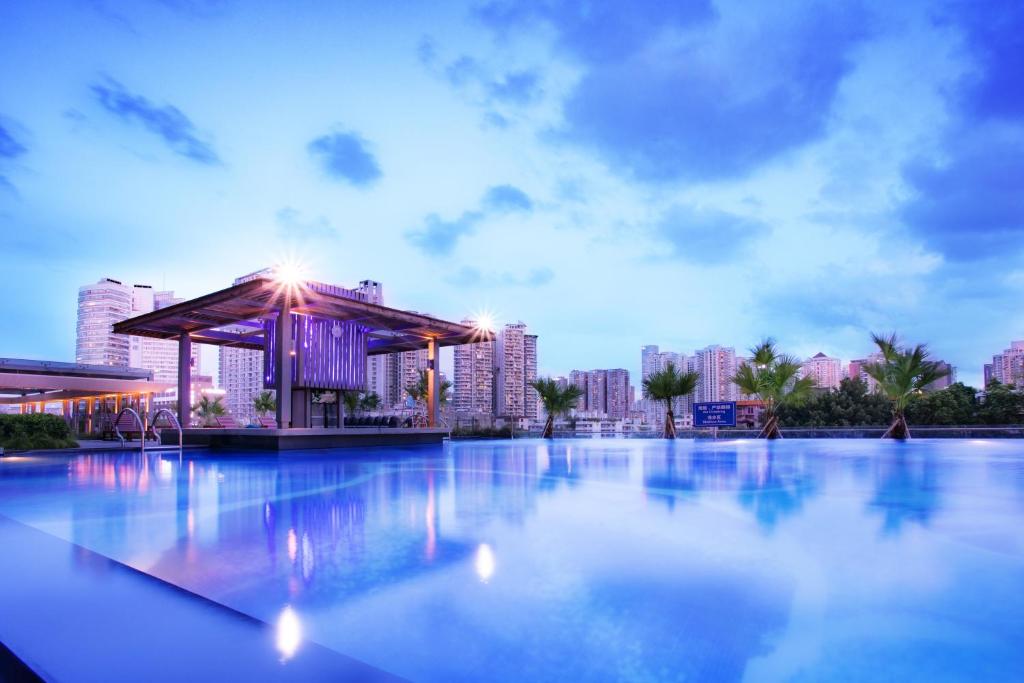 Bazén v ubytování Sentosa Hotel Apartment Taoyuan Branch nebo v jeho okolí