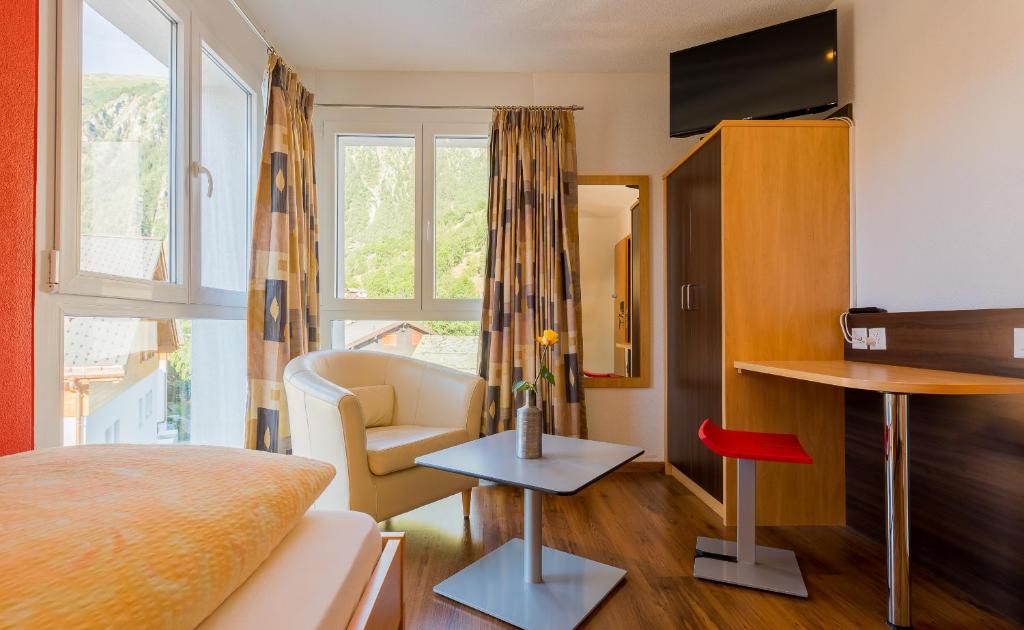 TV a/nebo společenská místnost v ubytování Hotel Blattnerhof