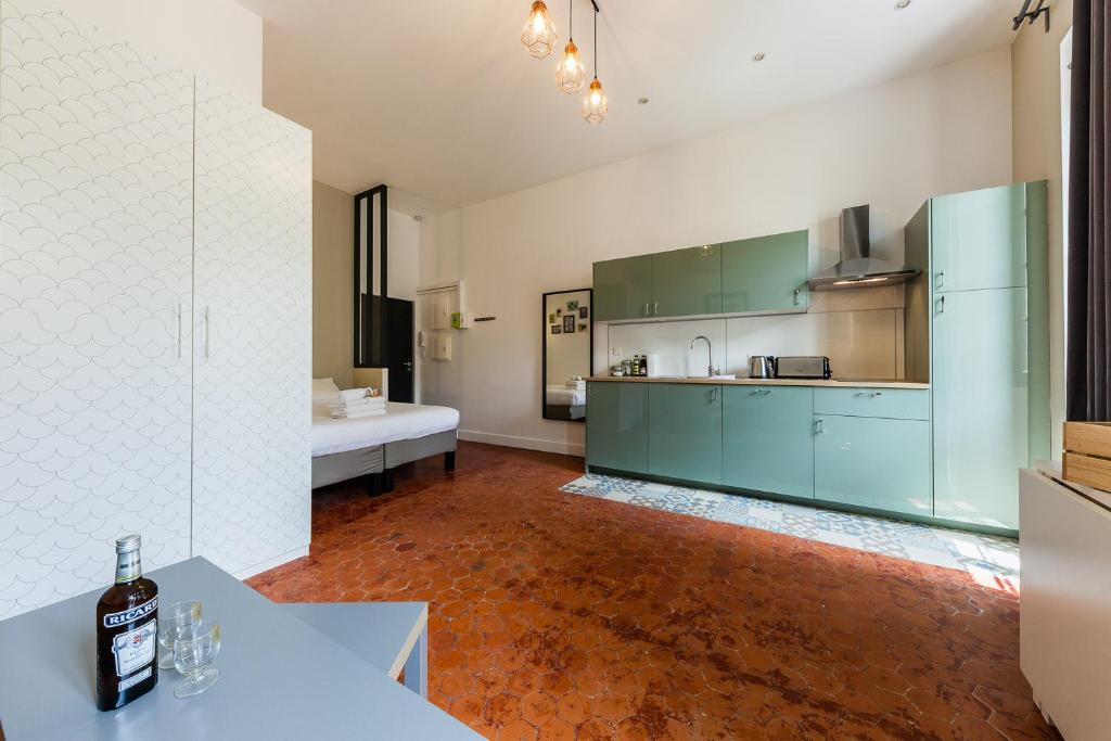 Chez Nous - 7 Appartements sur le Vieux Port - Apartment - Fanny
