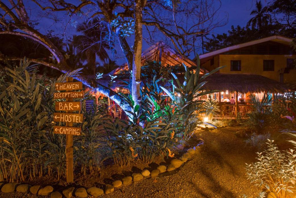 Zahrada ubytování Playa 506 Beachfront Hostel