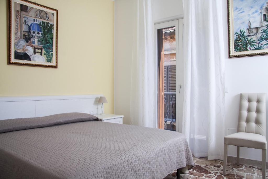 Postel nebo postele na pokoji v ubytování BFRAME Cornice Barocca
