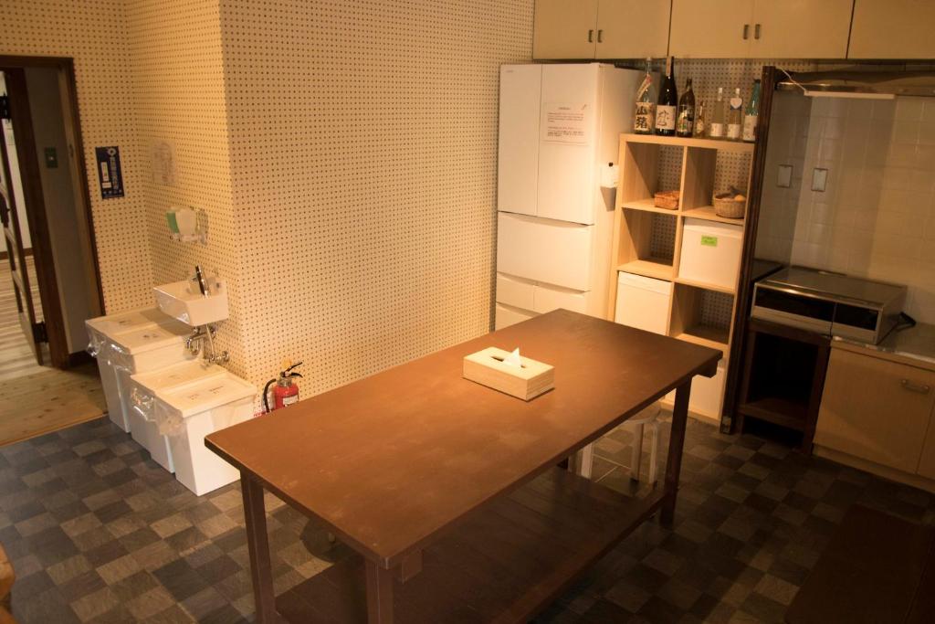 Kuchyň nebo kuchyňský kout v ubytování J-Hoppers Kumano Yunomine Guesthouse