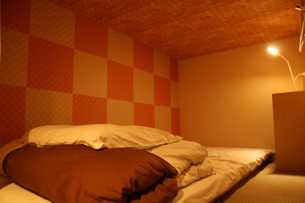 Postel nebo postele na pokoji v ubytování J-Hoppers Kumano Yunomine Guesthouse
