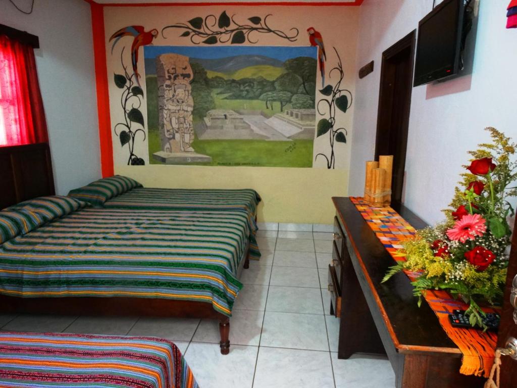 Postel nebo postele na pokoji v ubytování Hotel & Hostal Yaxkin Copan