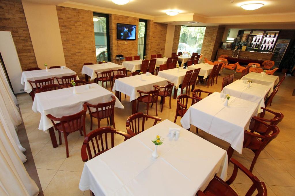 Restaurace v ubytování Batesta Hotel