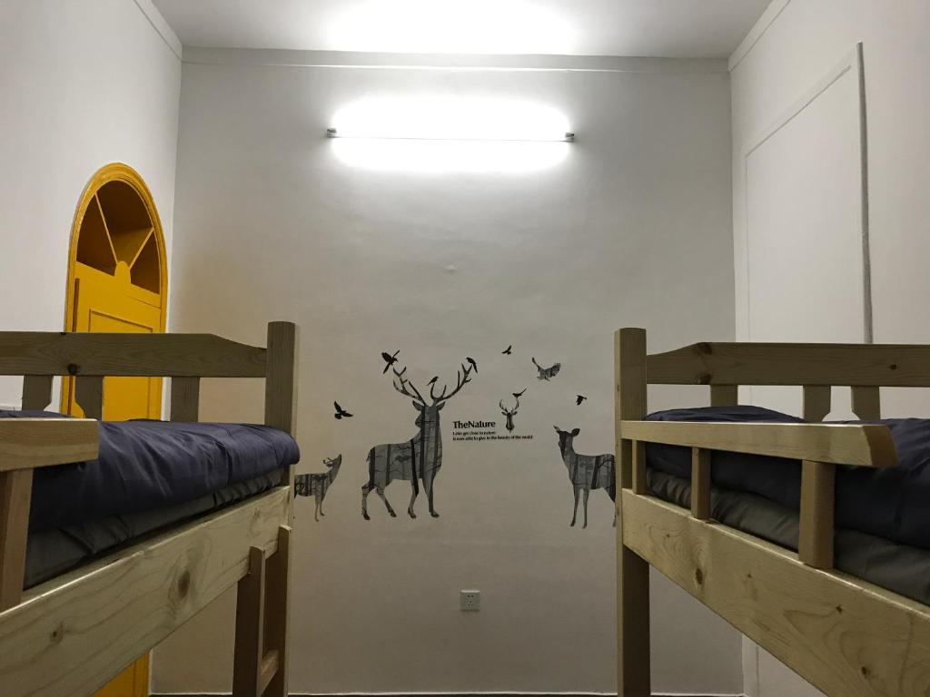 Postel nebo postele na pokoji v ubytování No. 6 Cuobian Hostel