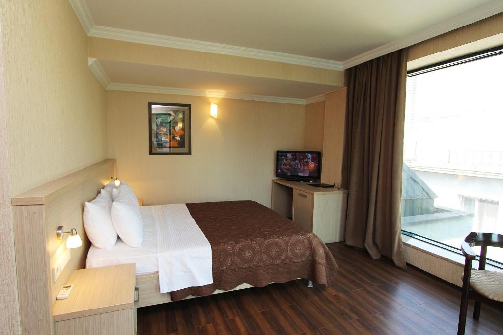 Postel nebo postele na pokoji v ubytování Batesta Hotel