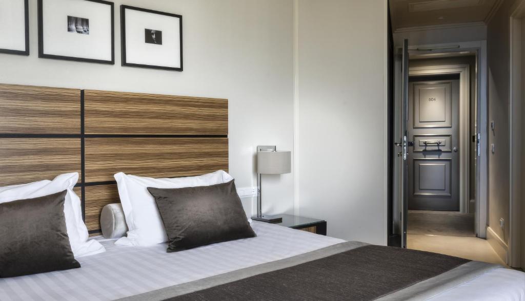 Postel nebo postele na pokoji v ubytování Hotel Ambasciatori