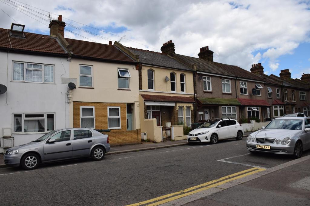 Two Bedroom Flat St Andrews Road, London Aktualisierte Preise für 2023