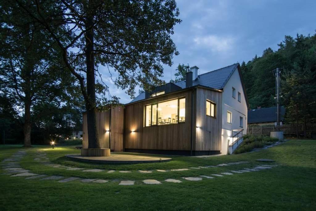 Budova, kde se vila nachází