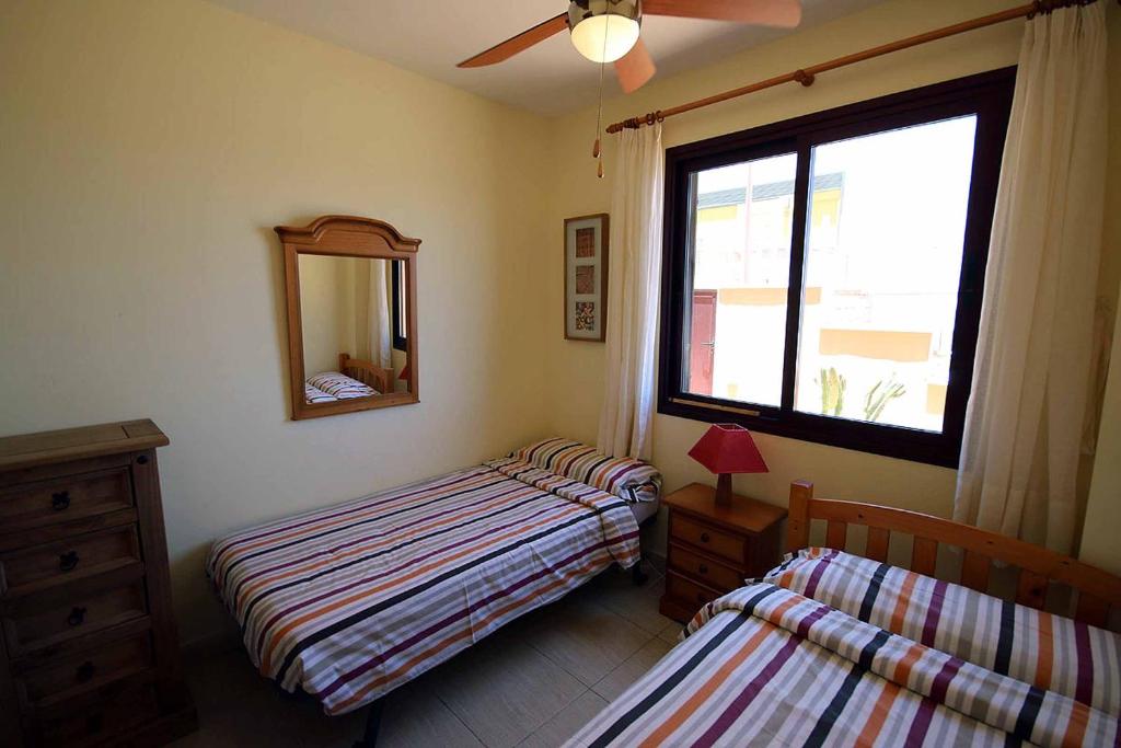 Postel nebo postele na pokoji v ubytování SOTA 3 by RENTMEDANO Beach front, spectacular ocean views, parking, WiFi