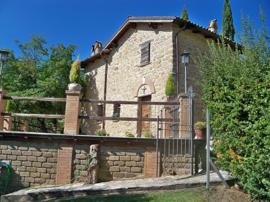 an old stone house with a gate and a fence at IL Casaletto in Subiaco