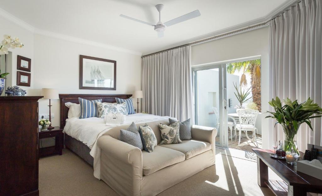 Ocean Watch Guest House - 国王套房配阳台和海景 - 上尉的房间