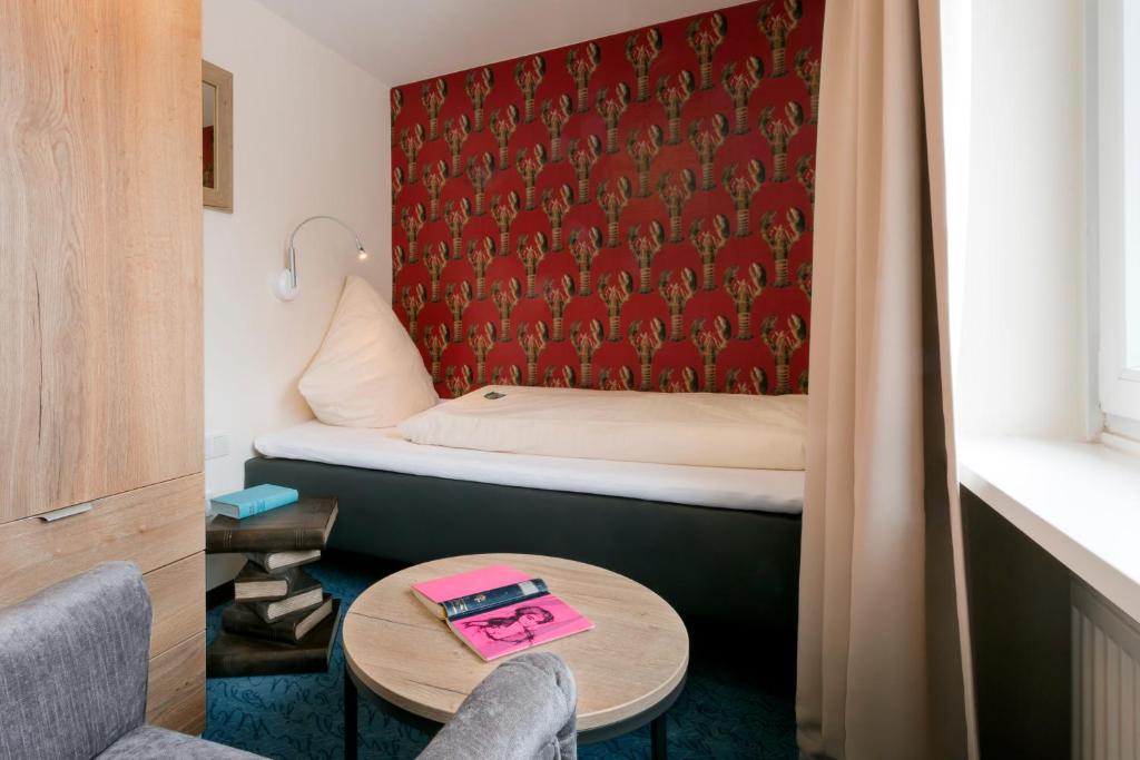 Postel nebo postele na pokoji v ubytování Hotel auf den Hummerklippen