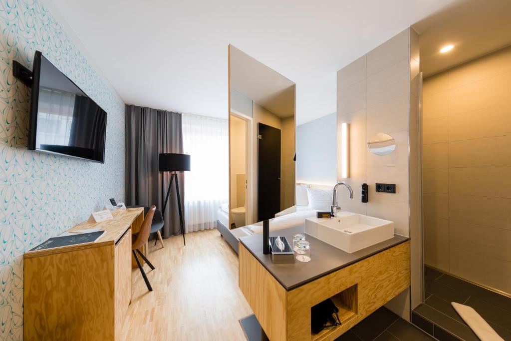TV a/nebo společenská místnost v ubytování mk | hotel münchen city