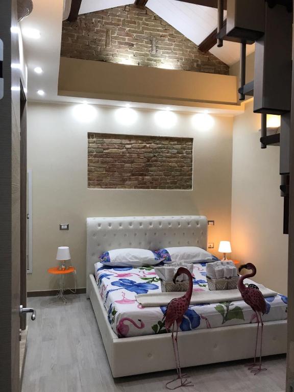 Łóżko lub łóżka w pokoju w obiekcie Flamingo Luxury Apartment AJPSARDINIA