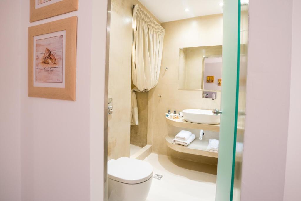 Koupelna v ubytování Kratiras View Luxury Suites