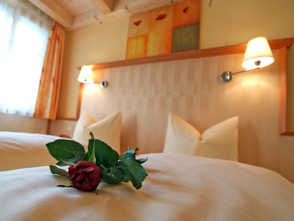 Posteľ alebo postele v izbe v ubytovaní Hotel Gasthof Neuner