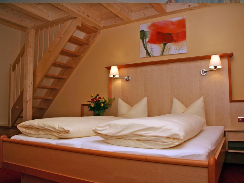 Posteľ alebo postele v izbe v ubytovaní Hotel Gasthof Neuner