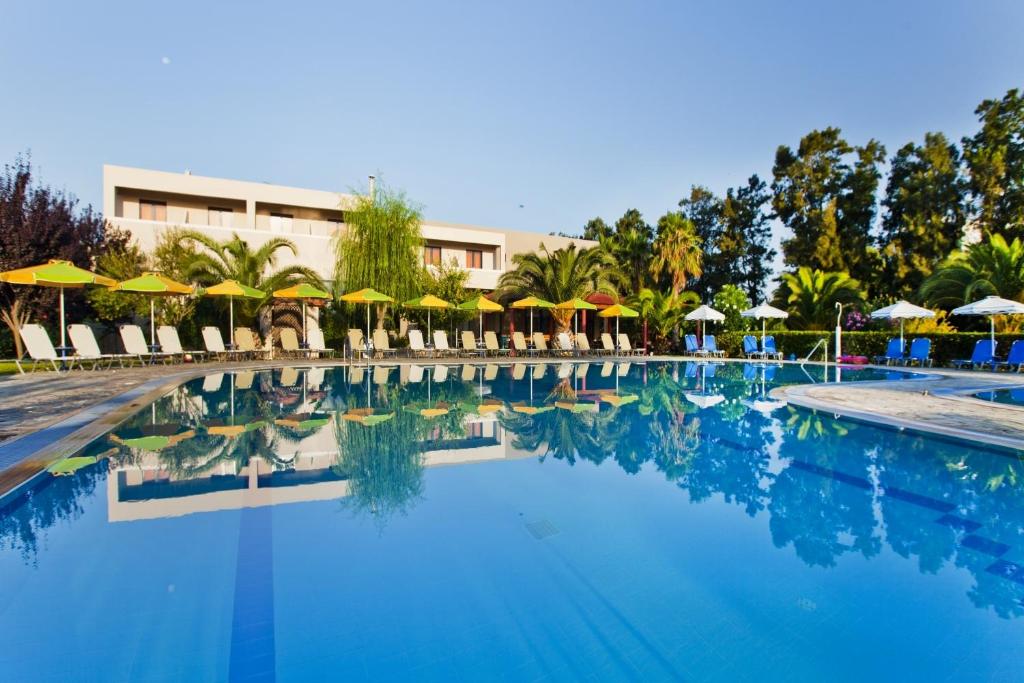 المسبح في Hotel Esperia أو بالجوار