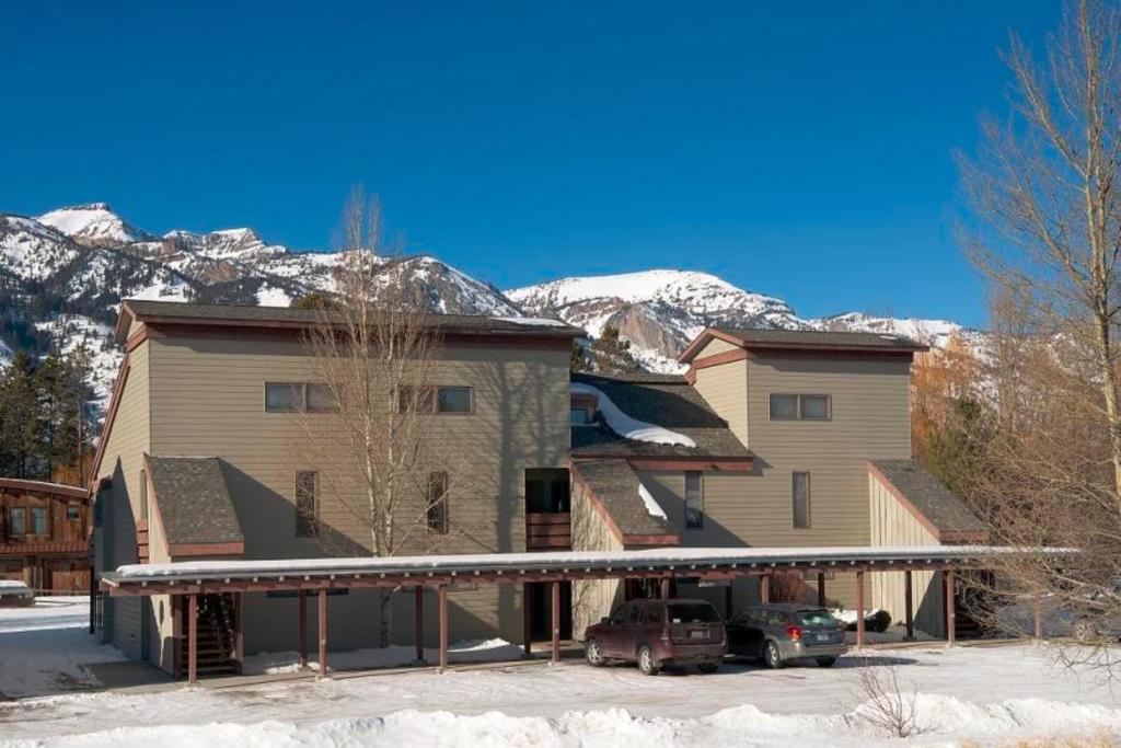 JHRL Mtn Alder 824, A cozy 2 bedroom condominium located in The