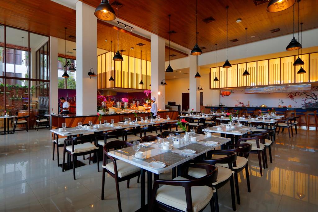 Restaurace v ubytování Royal Tulip Springhill Resort Jimbaran