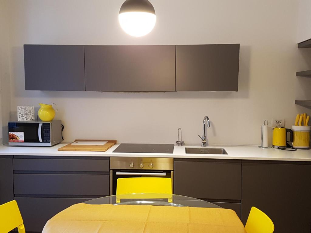 A kitchen or kitchenette at Madeleine apartments - Brera