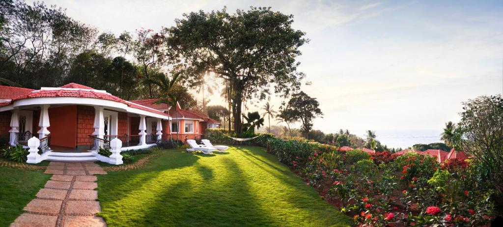 Сад в Taj Fort Aguada Resort & Spa, Goa